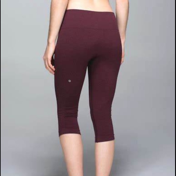 Lululemon Ebb to Flow Crop - Picture 1 of 4